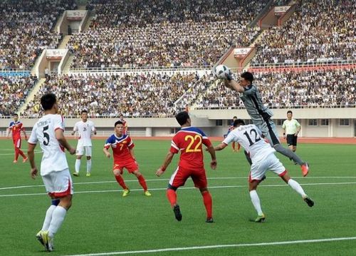 本赛季英超头球进球榜：卡塞米罗8球居首，该数据暂列历史第3